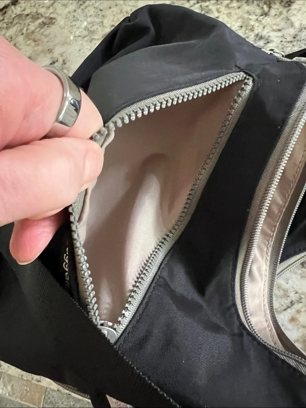 Baggallini Lightweight Crossbody bag - Picture 7 of 8